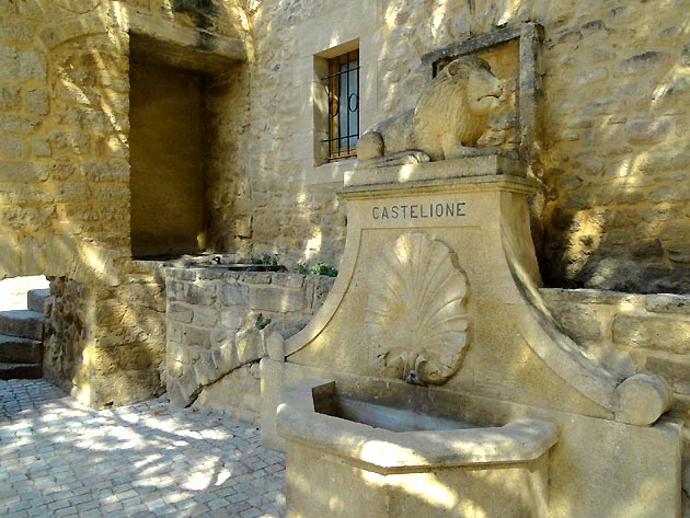 photo Castillon du Gard provence