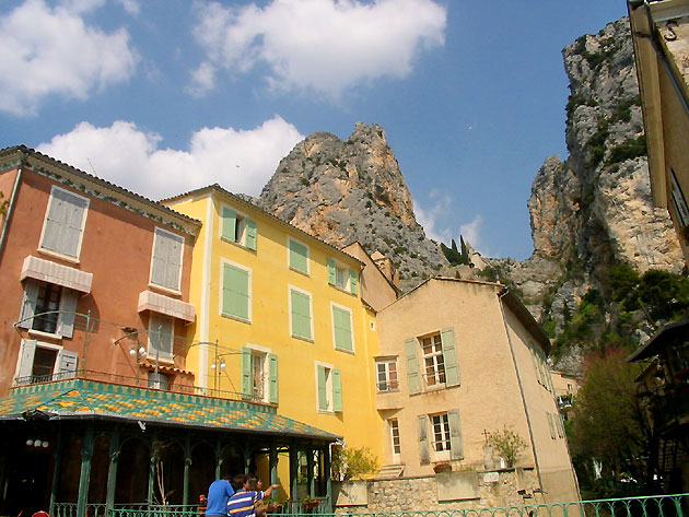 photo Moustiers Sainte Marie provence