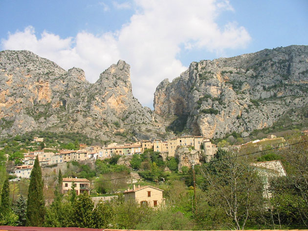 photo Moustiers Sainte Marie provence