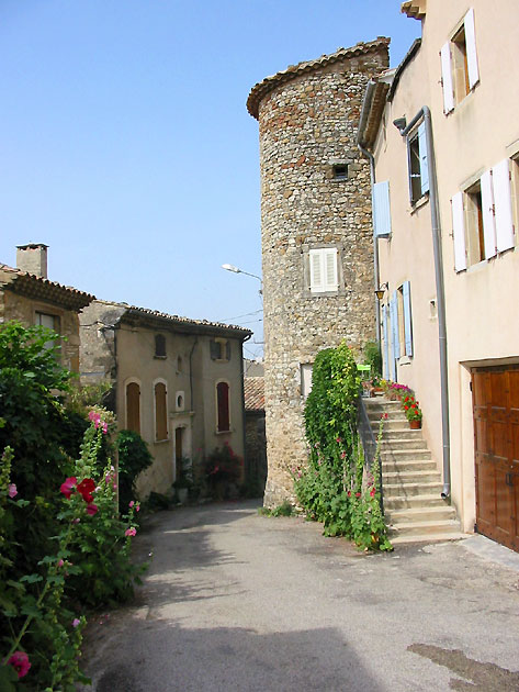 photo Rousset les Vignes provence