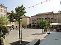 Place de Bagnols sur C�ze