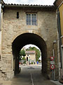 Portail du village de Camaret sur Aigues