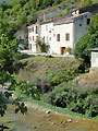 Rivi�re traversant le village d