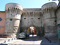 Entr�e des remparts de Pernes les Fontaines