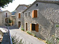 Rue du village de Plaisians