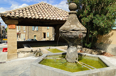fontaine, lavoir rochegude
