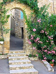 village's door, villedieu